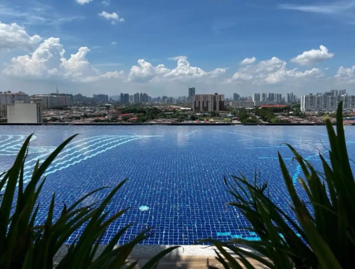 5 Min Sunway Lagoon Pj Kl Cosy Stylish Suite Big Pool Petaling Jaya Exterior photo